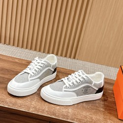 Skateboard shoes