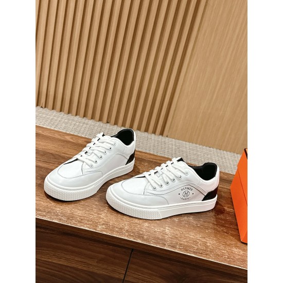 Skateboard shoes