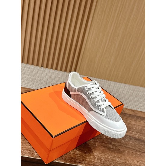 Skateboard shoes