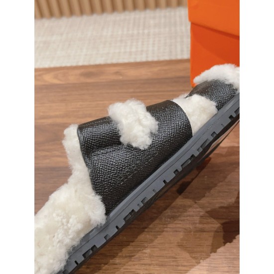  Cake Hair Slippers