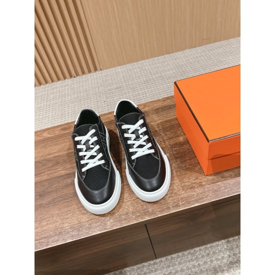 Skateboard shoes