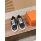 Skateboard shoes