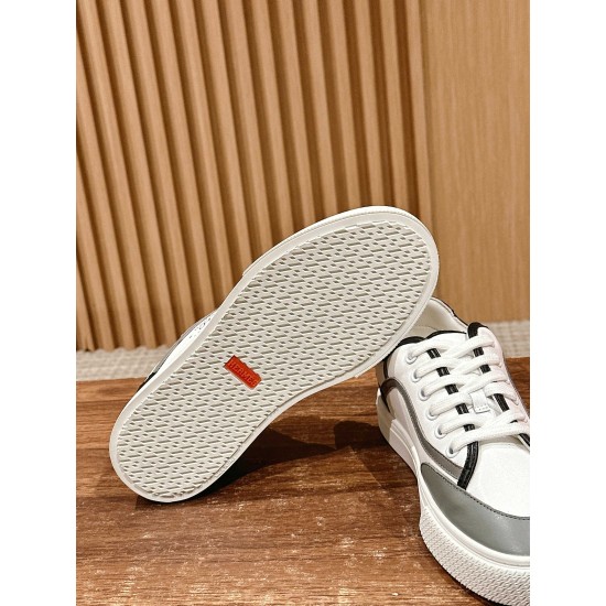 Skateboard shoes