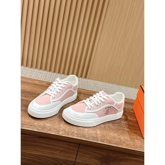 Skateboard shoes