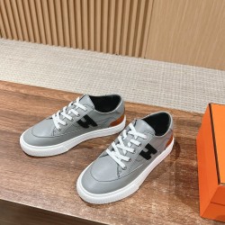 Skateboard shoes