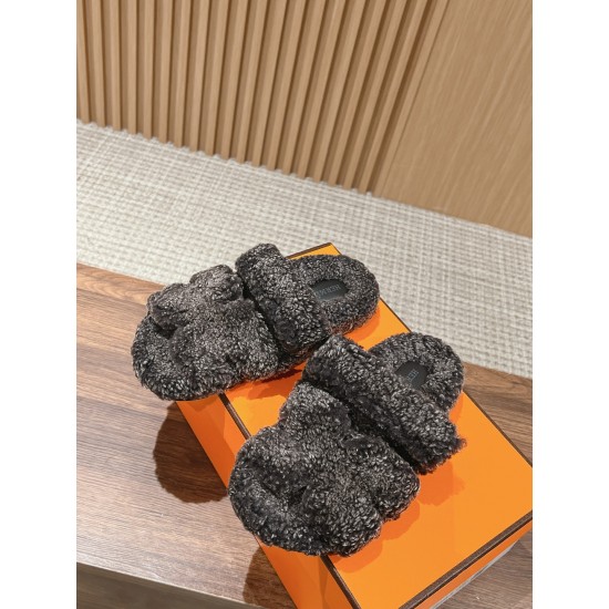  Cake Hair Slippers