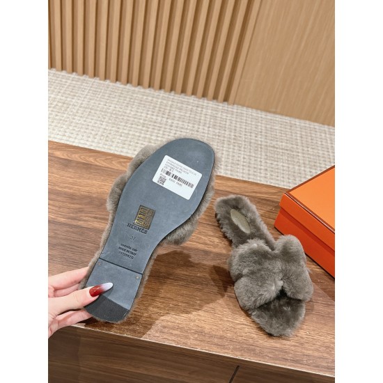 Plush slippers