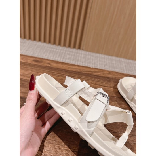 H Sandals