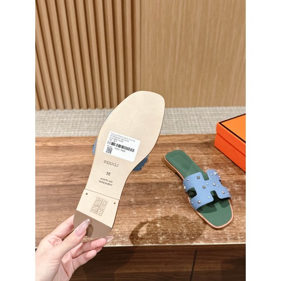 H slippers