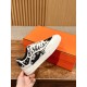 Skateboard shoes