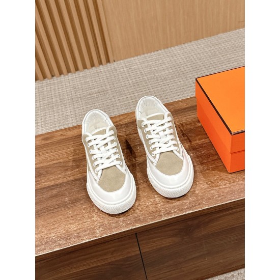 Skateboard shoes