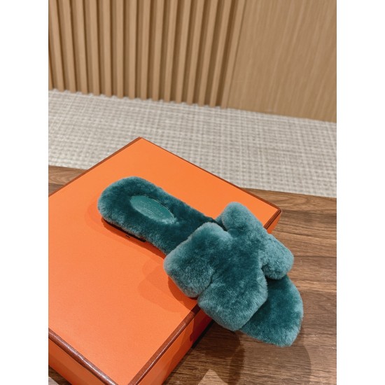 Plush slippers