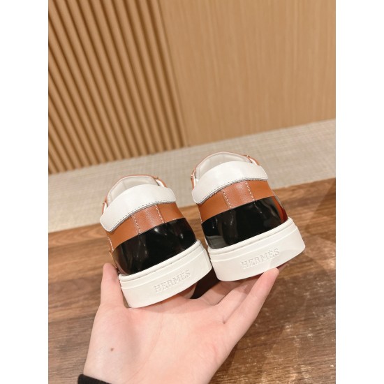 Skateboard shoes