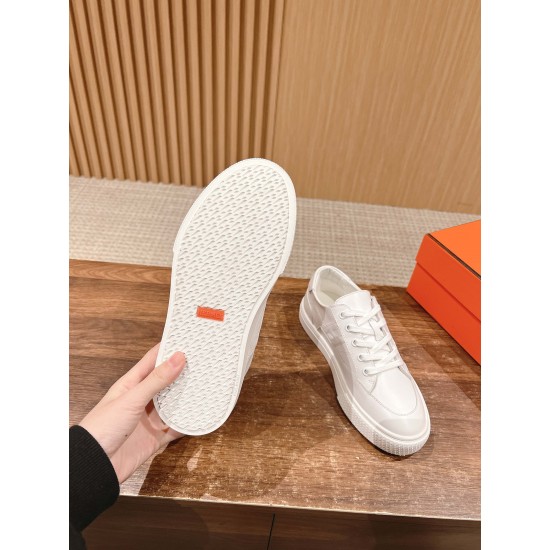 Skateboard shoes