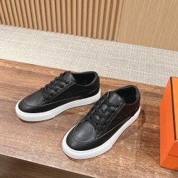 Skateboard shoes