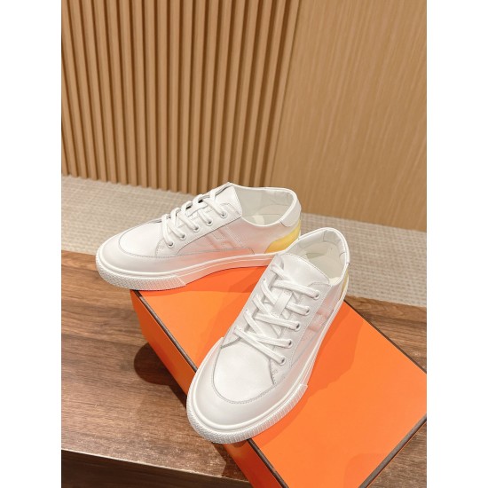 Skateboard shoes