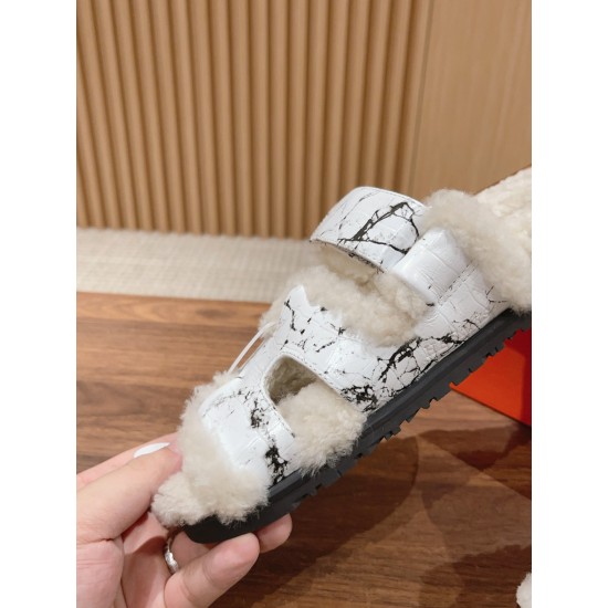  Cake Hair Slippers