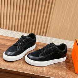 Skateboard shoes