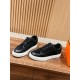 Skateboard shoes