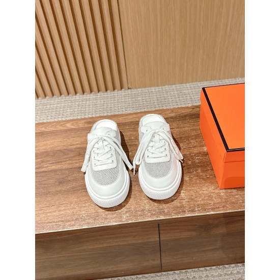 H lace up slippers