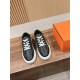 Skateboard shoes