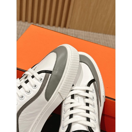 Skateboard shoes