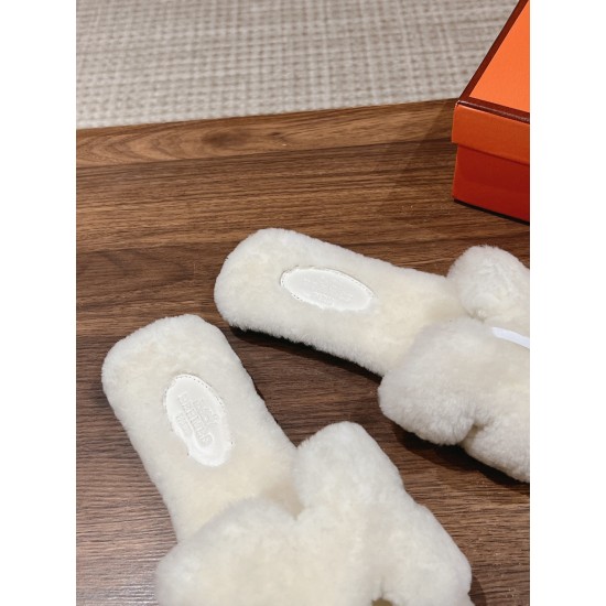 Plush slippers
