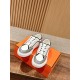 Skateboard shoes