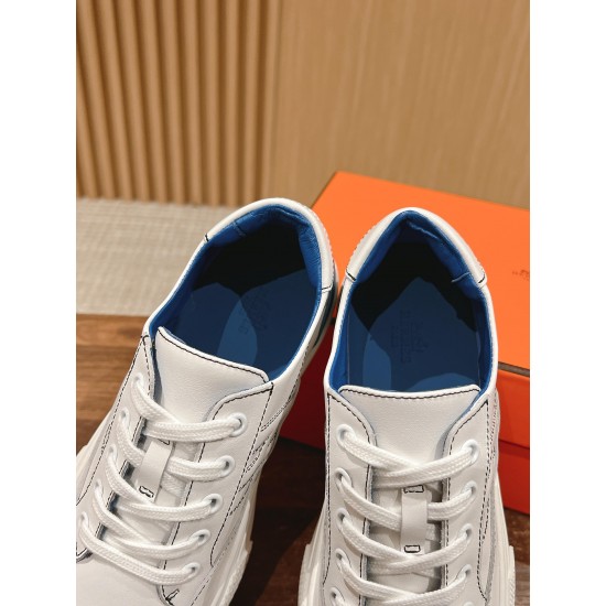 Skateboard shoes