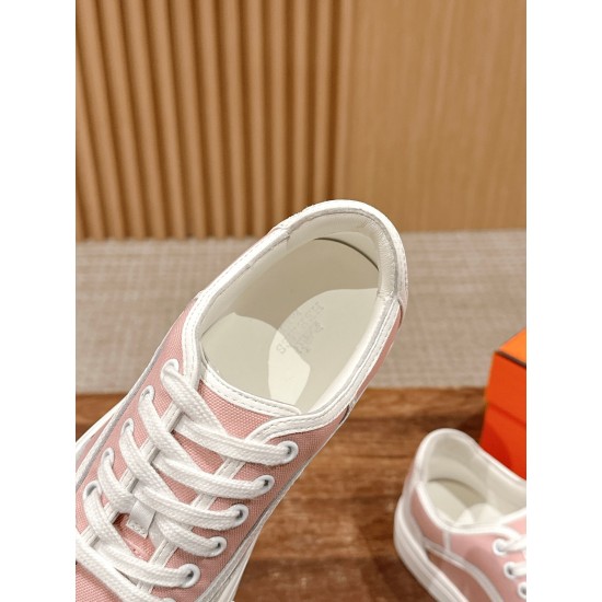 Skateboard shoes