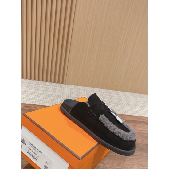 Plush slippers