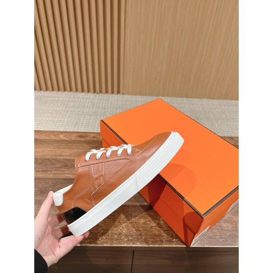 Skateboard shoes