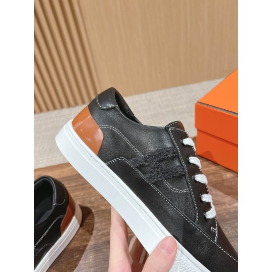 Skateboard shoes