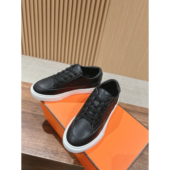 Skateboard shoes