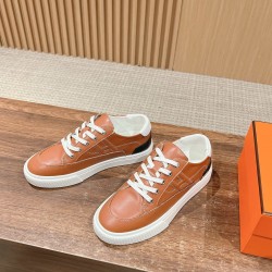 Skateboard shoes