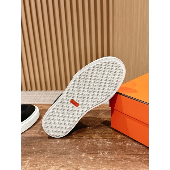 Skateboard shoes
