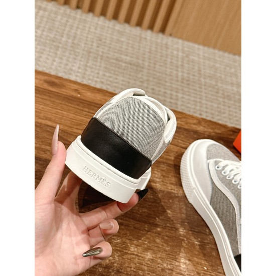 Skateboard shoes
