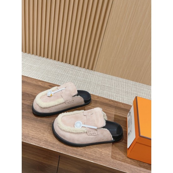 Plush slippers