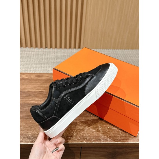 Skateboard shoes