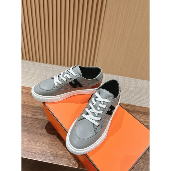 Skateboard shoes