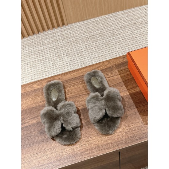 Plush slippers