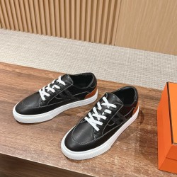 Skateboard shoes