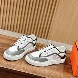 Skateboard shoes