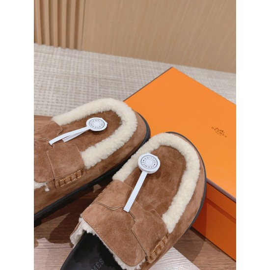 Plush slippers