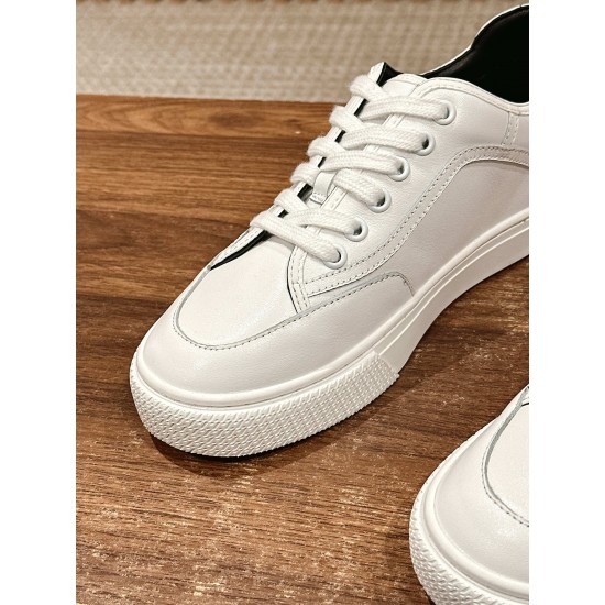 Skateboard shoes