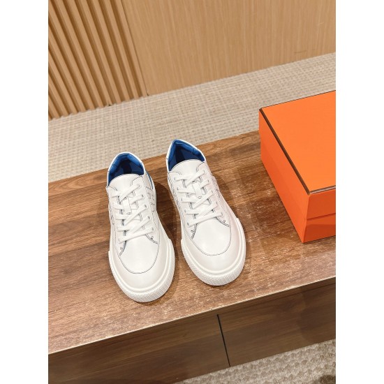 Skateboard shoes