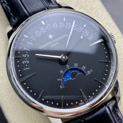 江诗丹顿 VC R39 Vacheron constantin 经典之美品鉴江诗丹顿 纵横四海系列 众横四海系列 逆跳日历款腕表 型号4000V/210A-B911 堪称意义非凡的里程碑之作。凝聚着日内瓦悠久制表传统的钟表复杂功能，体现出超凡技艺与时代风尚的绝妙融合。 采用自制Cal.2460 R31L/2机芯 直径41毫米 904钢带官网同步 一键拆卸 同时另可自由更换搭配胶带 皮带！ 欢迎各大表友品鉴。