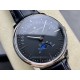 江诗丹顿 VC R39 Vacheron constantin 经典之美品鉴江诗丹顿 纵横四海系列 众横四海系列 逆跳日历款腕表 型号4000V/210A-B911 堪称意义非凡的里程碑之作。凝聚着日内瓦悠久制表传统的钟表复杂功能,体现出超凡技艺与时代风尚的绝妙融合。 采用自制Cal.2460 R31L/2机芯 直径41毫米 904钢带官网同步 一键拆卸 同时另可自由更换搭配胶带 皮带! 欢迎各大表友品鉴。 江诗丹顿 VC R39 Vacheron constantin 经典之美品鉴江诗丹顿 纵横四海系列 众横四海系列 逆跳日历款腕表 型号4000V/210A-B911 堪称意义非凡的里程碑之作。凝聚着日内瓦悠久制表传统的钟表复杂功能,体现出超凡技艺与时代风尚的绝妙融合。 采用自制Cal.2460 R31L/2机芯 直径41毫米 904钢带官网同步 一键拆卸 同时另可自由更换搭配胶带 皮带! 欢迎各大表友品鉴。