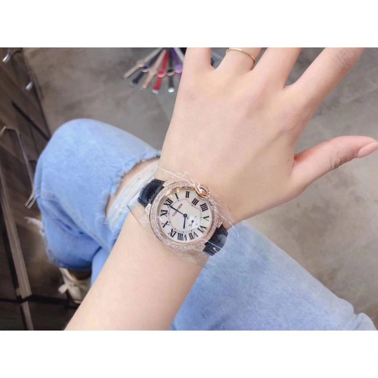 卡地亚 CARTIER 蓝气球奢华系列,316L精钢材质,简约又别具品味,摒弃了现代盛行的繁复华丽的修饰,以简约重新诠释唯美,打造独家高品质,采用高级珍珠贝母制作出表盘,优雅精致高贵气质尽显无漏。尺寸36mm*12mm。 卡地亚 CARTIER 蓝气球奢华系列,316L精钢材质,简约又别具品味,摒弃了现代盛行的繁复华丽的修饰,以简约重新诠释唯美,打造独家高品质,采用高级珍珠贝母制作出表盘,优雅精致高贵气质尽显无漏。尺寸36mm*12mm。