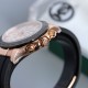 顶级做工KS出品:劳力士 恒动宇宙计时型迪通拿 【尺寸】40MM【表镜】抗刮损蓝水晶玻璃 防反光凸透式放大日历窗【表壳】上链表冠,旋入式三扣锁三重防水系统【机芯】采用7750机芯,高效精准稳定【表带】腕表搭配折叠式表扣,且表扣具有微调装置,可以调到非常的贴合手腕 折叠扣 超强夜光 防水大于100米 顶级做工KS出品:劳力士 恒动宇宙计时型迪通拿 【尺寸】40MM【表镜】抗刮损蓝水晶玻璃 防反光凸透式放大日历窗【表壳】上链表冠,旋入式三扣锁三重防水系统【机芯】采用7750机芯,高效精准稳定【表带】腕表搭配折叠式表扣,且表扣具有微调装置,可以调到非常的贴合手腕 折叠扣 超强夜光 防水大于100米